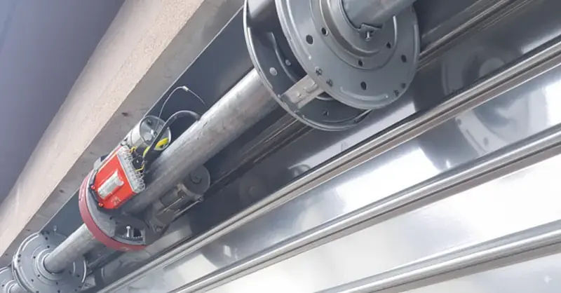 Motorisation & automatisation - DRM Lyon Motorisation & automatisation - Transformation de rideaux manuels en fermetures automatisées avec télécommande dans le Rhône (69). - DRM Lyon